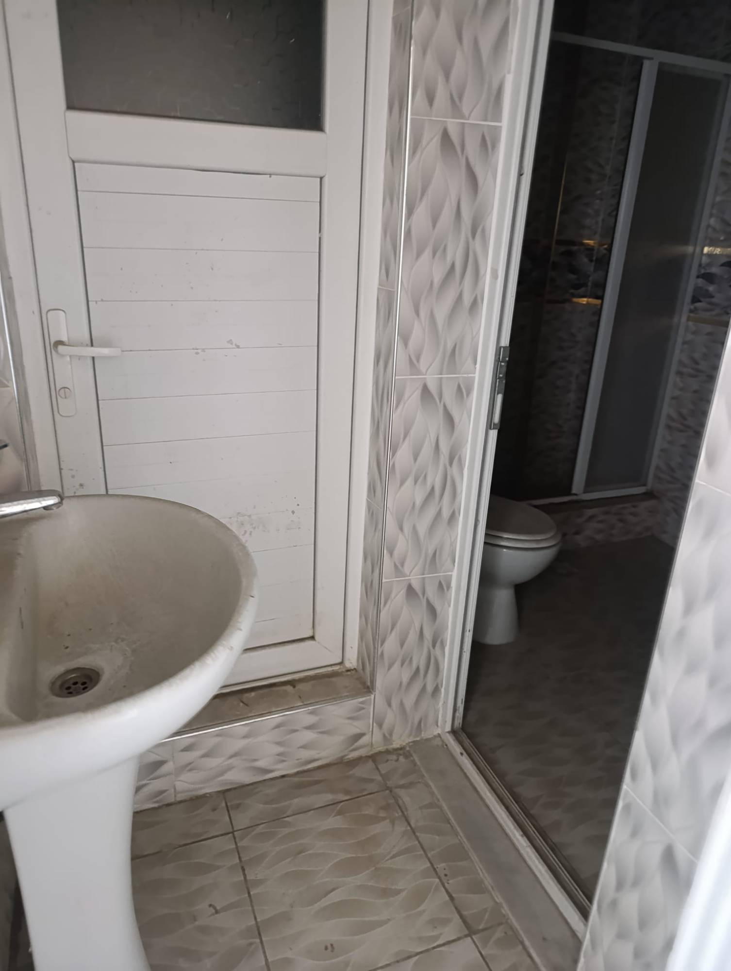 TURGUTLU KİRALIK ACARLAR MAH 3+1 ARA KAT DAİRE