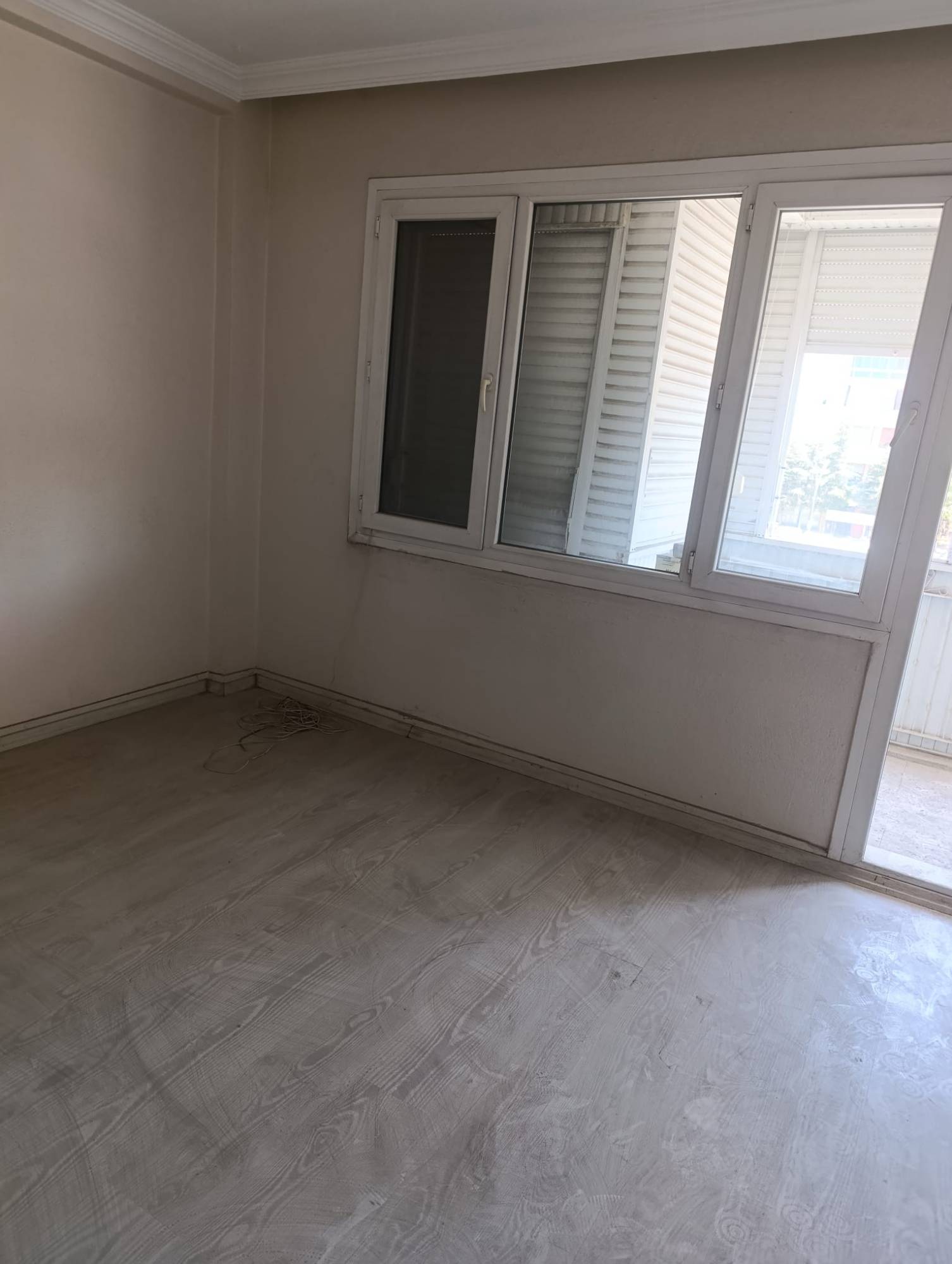 TURGUTLU KİRALIK ACARLAR MAH 3+1 ARA KAT DAİRE