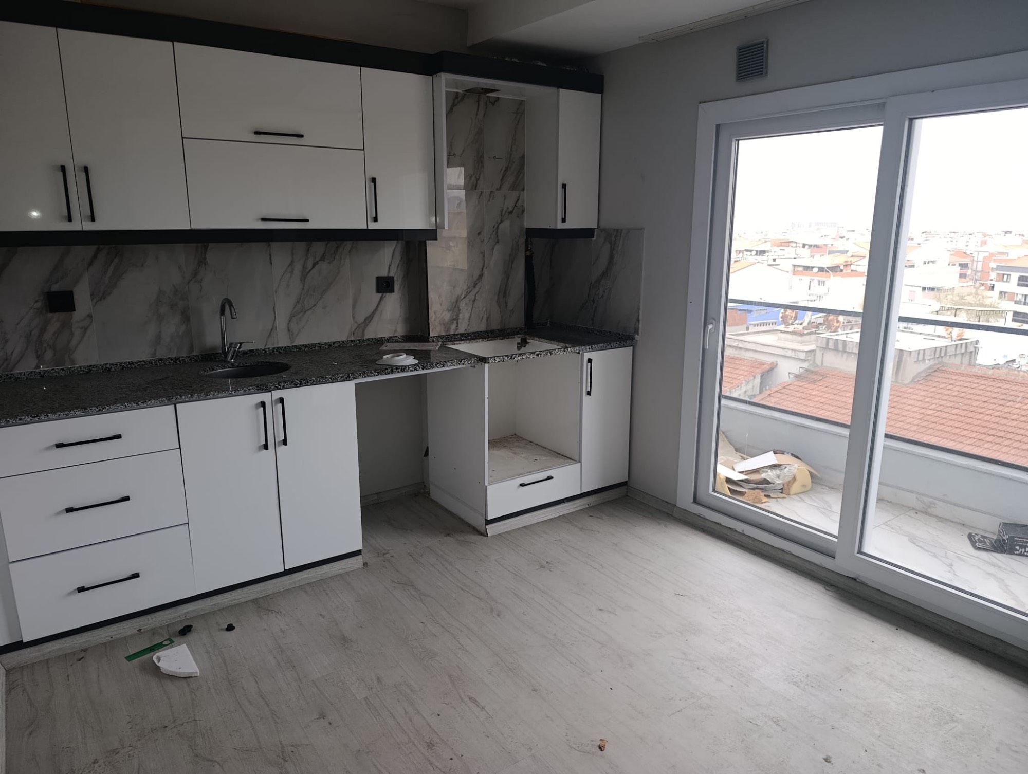 TURGUTLU SATILIK ŞEHİTLER MAH UYGUN FİYATLI SIFIR 2+2 DUBLEKS TAKAS AÇIK