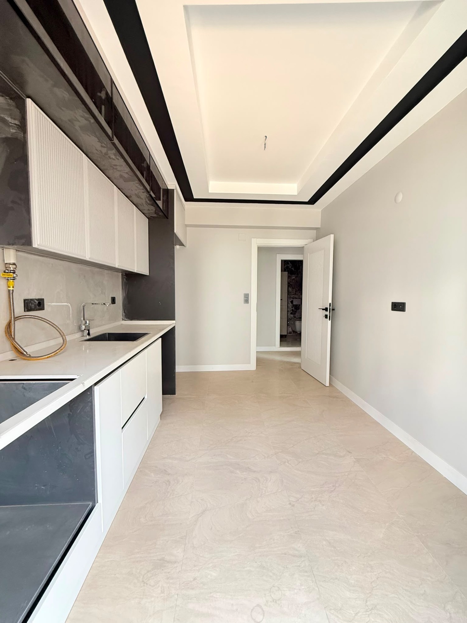 TURGUTLU SATILIK ERGENEKON MAH 95 M2 DAİRE OTOPARKLI ASANSÖRLÜ ALTTAN İSITMALI