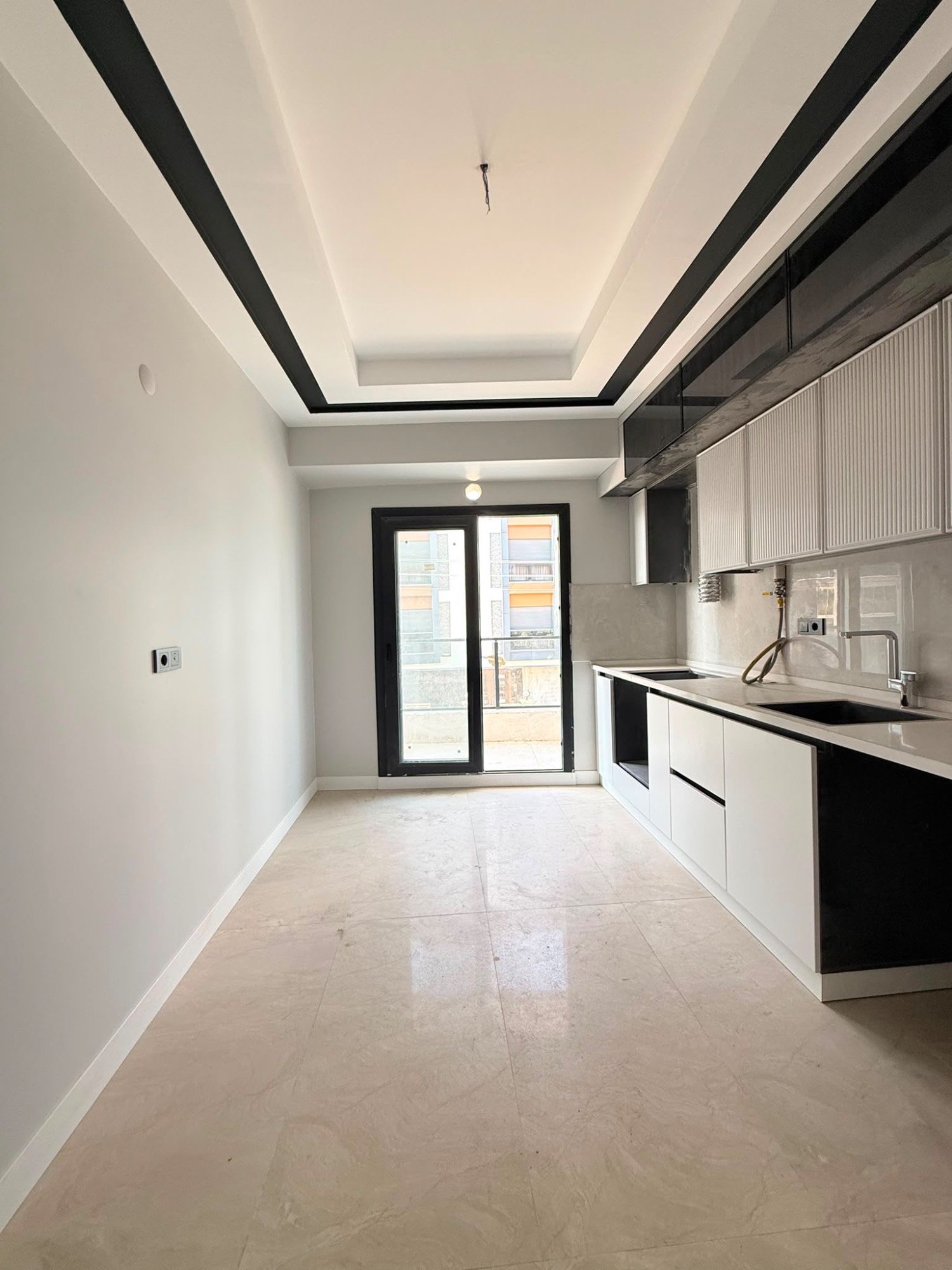 TURGUTLU SATILIK ERGENEKON MAH 95 M2 DAİRE OTOPARKLI ASANSÖRLÜ ALTTAN İSITMALI