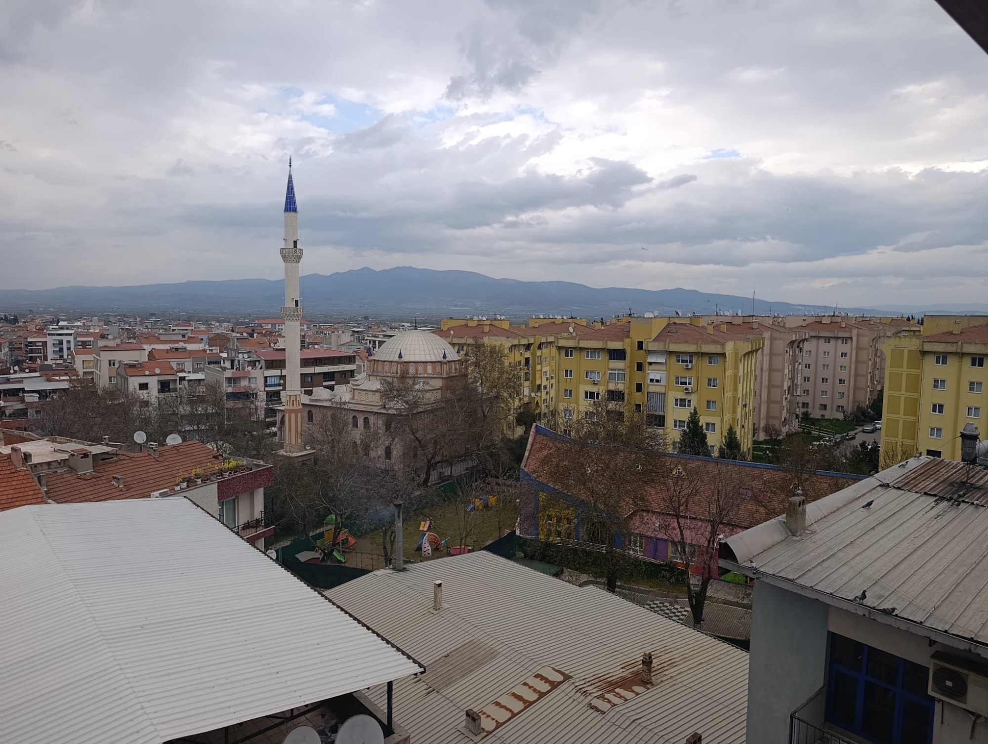 TURGUTLU SATILIK ŞEHİTLER MAH UYGUN FİYATLI SIFIR 2+2 DUBLEKS TAKAS AÇIK