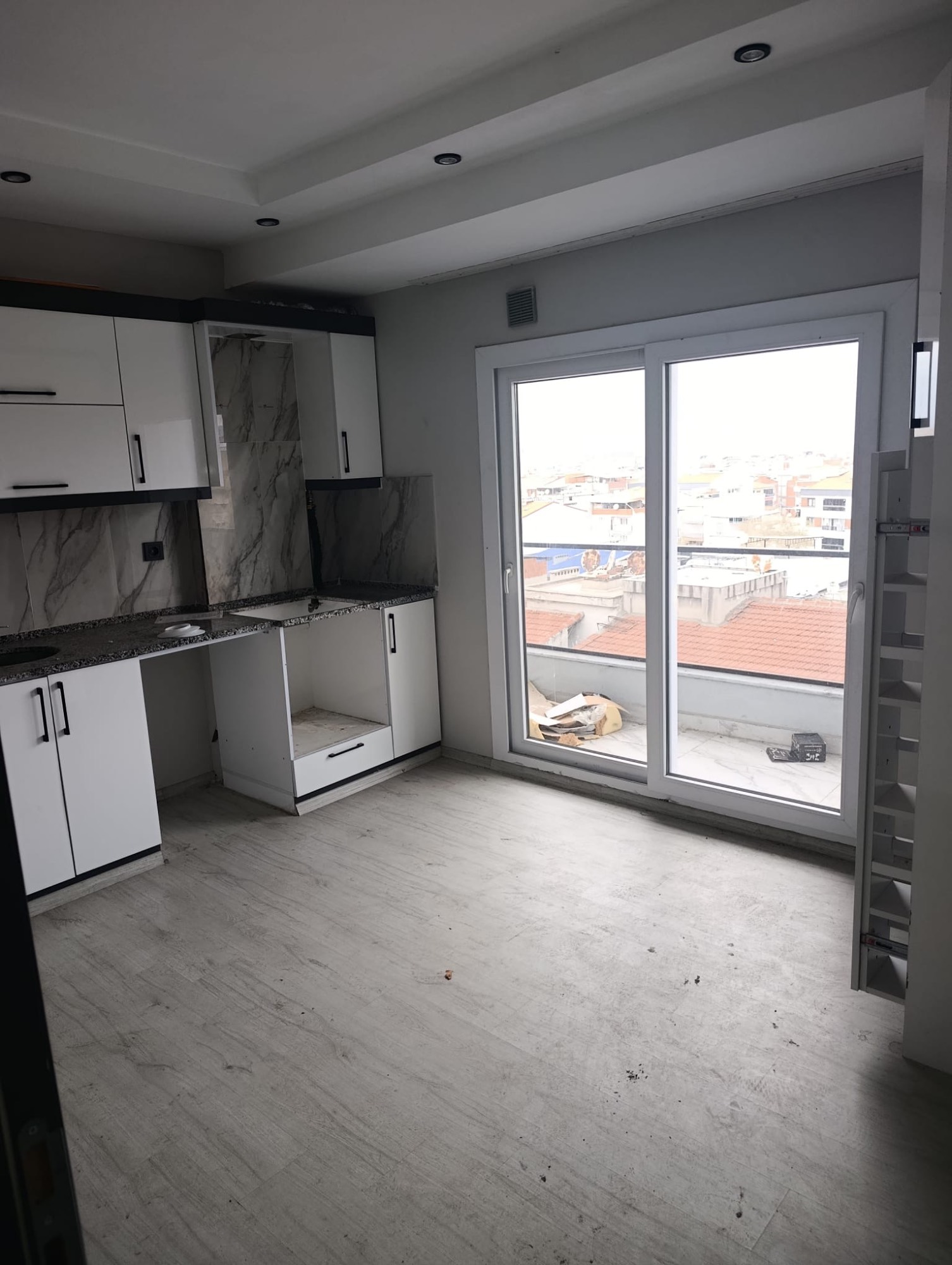 TURGUTLU SATILIK ŞEHİTLER MAH UYGUN FİYATLI SIFIR 2+2 DUBLEKS TAKAS AÇIK