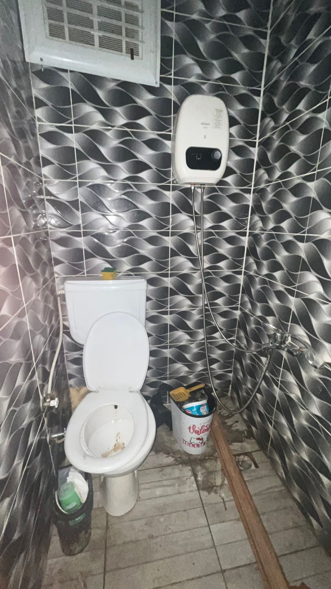 TURGUTLU SATILIK ALBAYRAK MAH 2+1 ÜNİVERSİTE KARŞISI