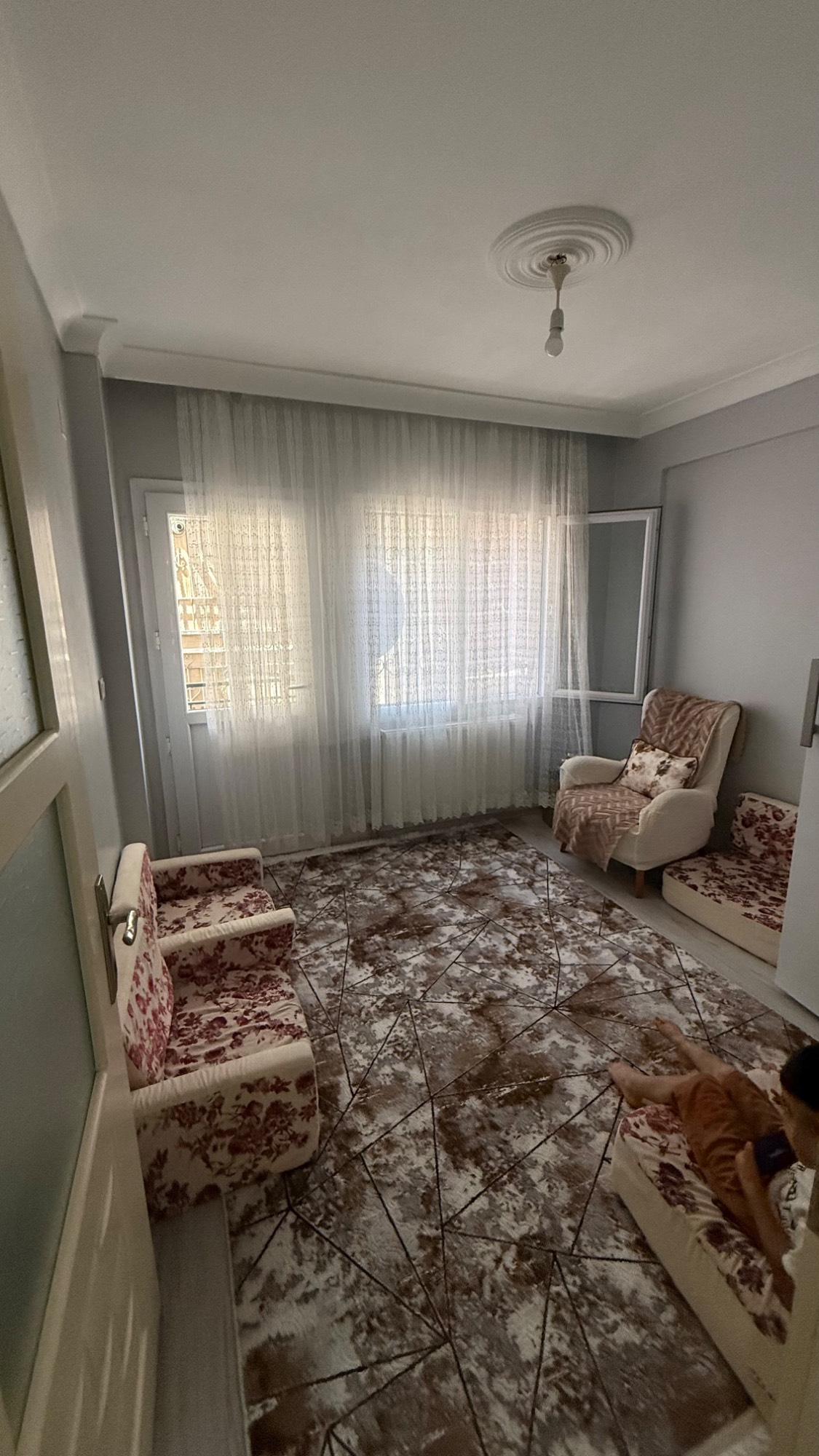 TURGUTLU SATILIK FIRSAT DAİRE BÖLGENİN EN UYGUN FİYATI 2+1 D GAZLI
