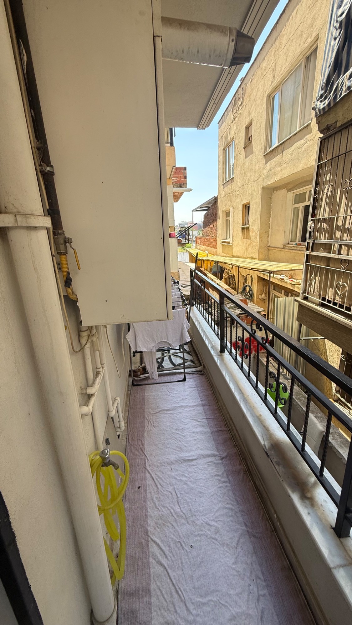 TURGUTLU SATILIK FIRSAT DAİRE BÖLGENİN EN UYGUN FİYATI 2+1 D GAZLI