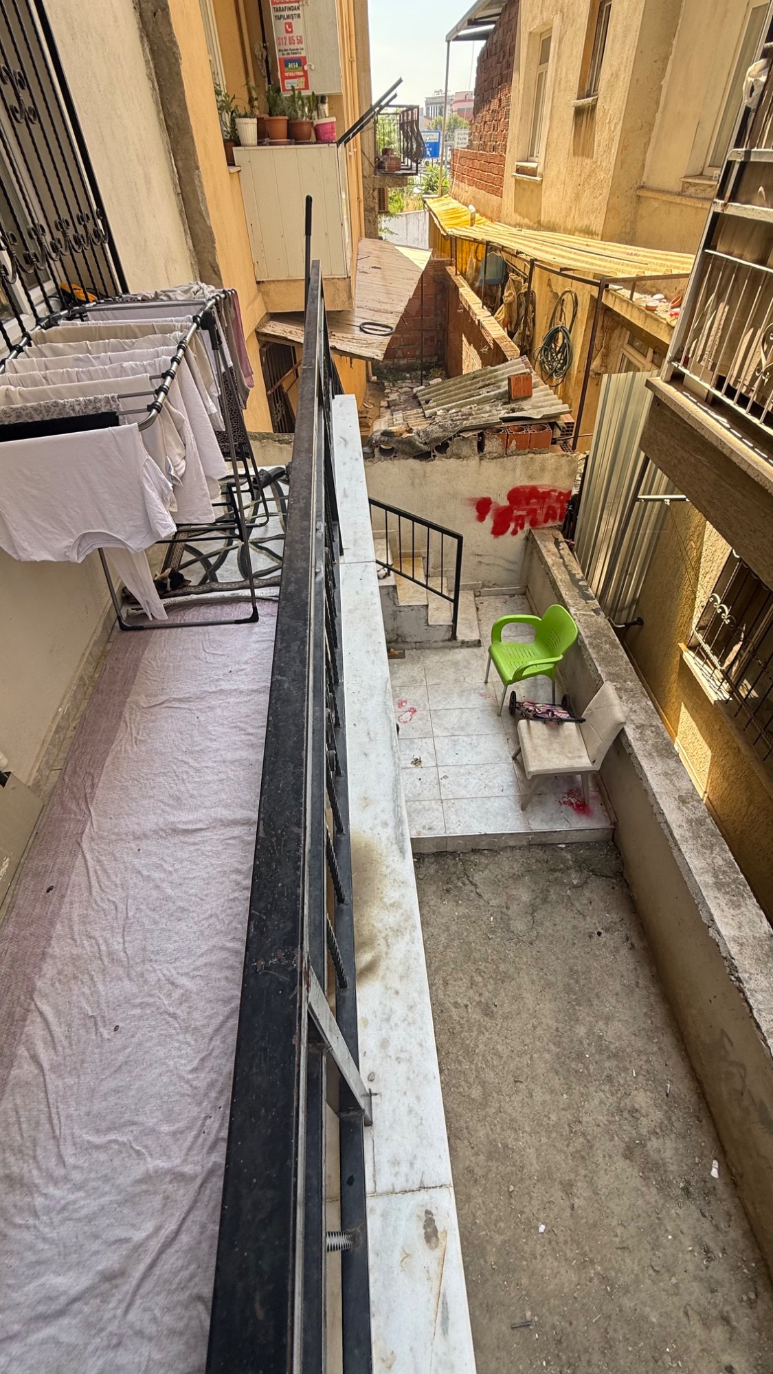 TURGUTLU SATILIK FIRSAT DAİRE BÖLGENİN EN UYGUN FİYATI 2+1 D GAZLI