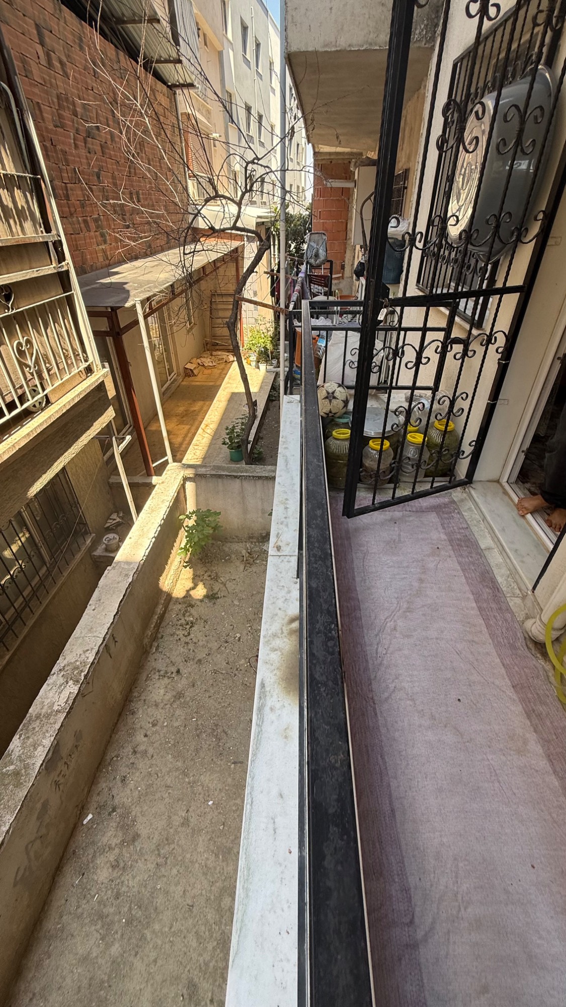 TURGUTLU SATILIK FIRSAT DAİRE BÖLGENİN EN UYGUN FİYATI 2+1 D GAZLI