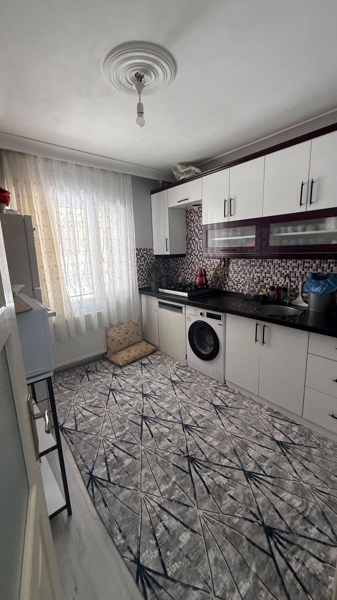 TURGUTLU SATILIK FIRSAT DAİRE BÖLGENİN EN UYGUN FİYATI 2+1 D GAZLI