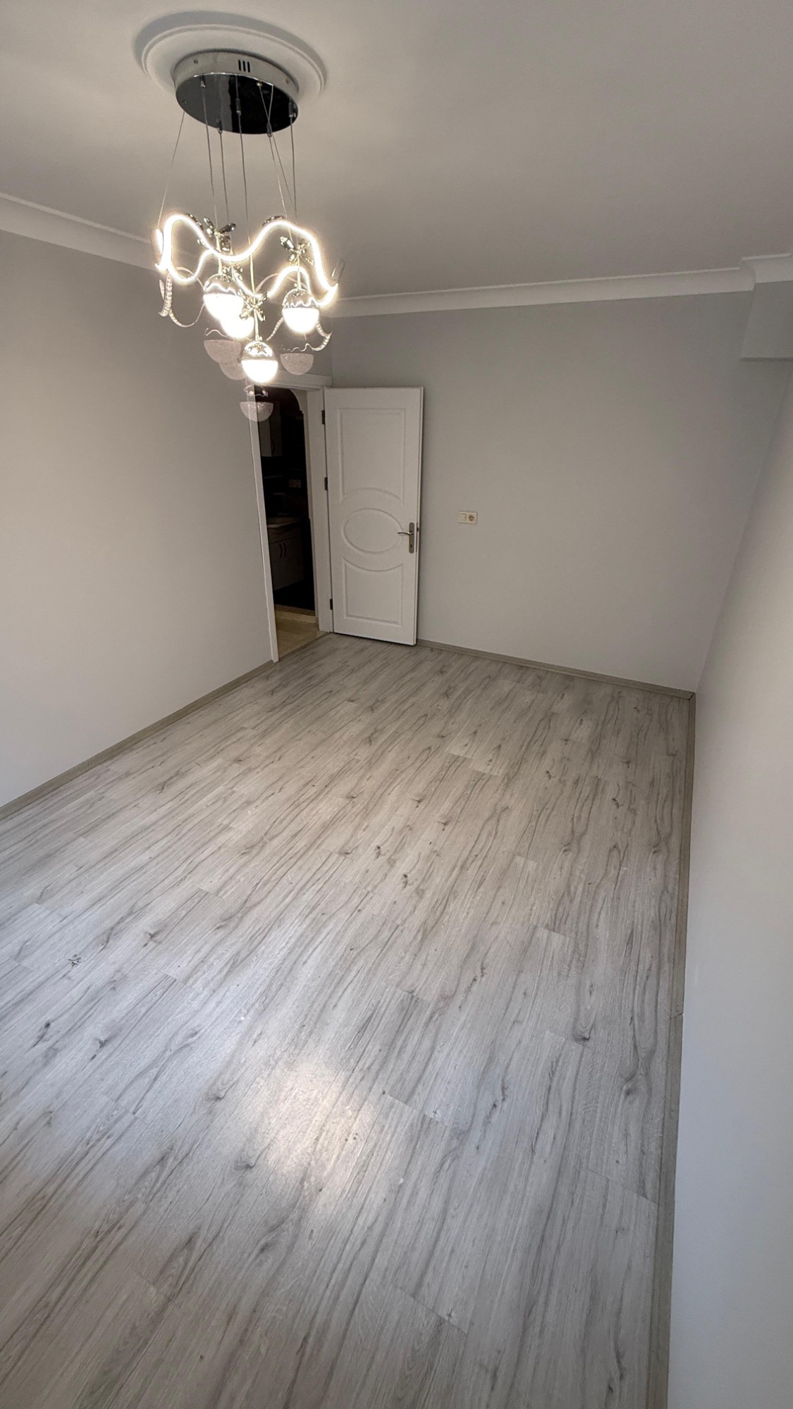 TURGUTLU SATILIK YEDİ EYLÜL MAH 7 KÖŞE ZEMİN KAT DAİRE