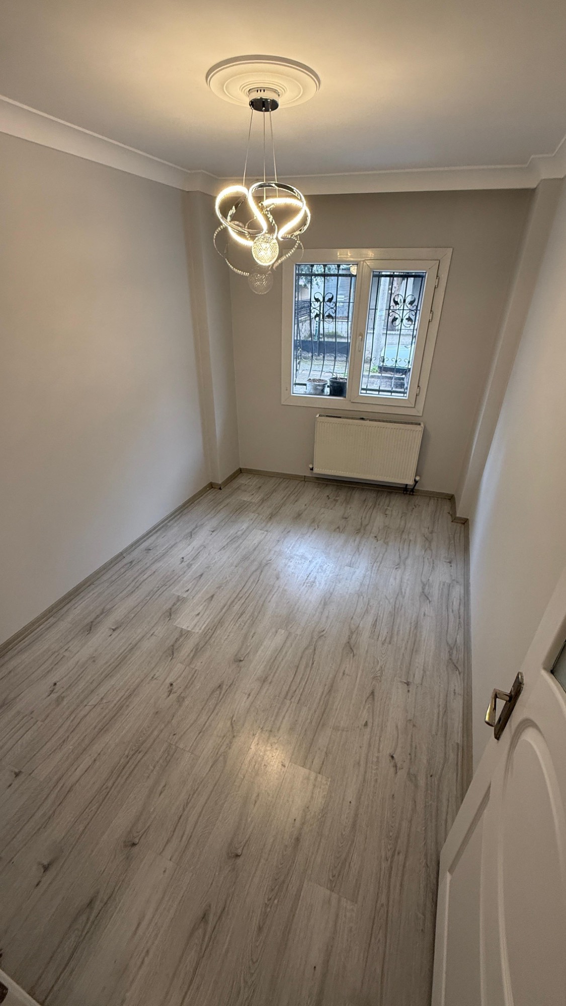 TURGUTLU SATILIK YEDİ EYLÜL MAH 7 KÖŞE ZEMİN KAT DAİRE