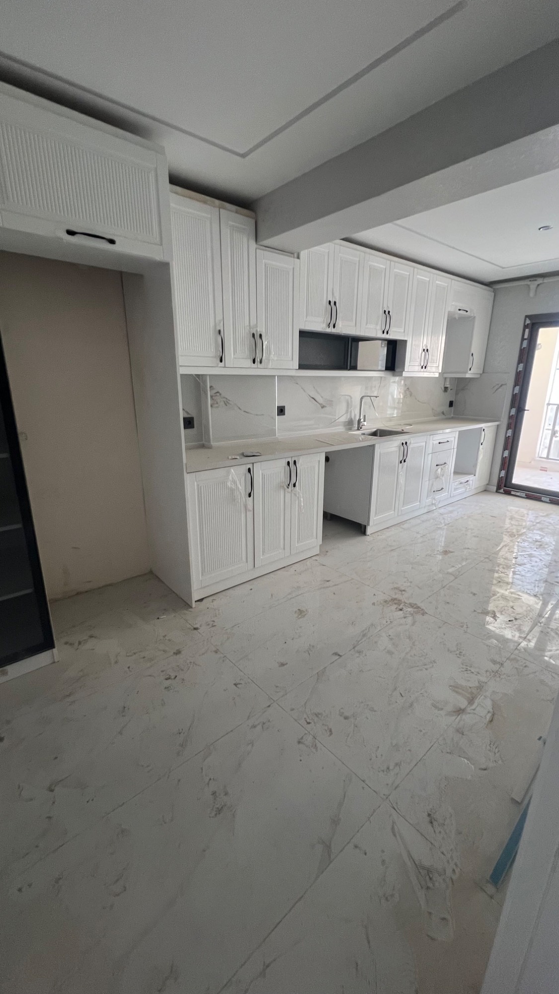 TURGUTLU SATILIK YENİ MAH OTOPARKLI ASANSÖRLÜ 3+1 DAİRE