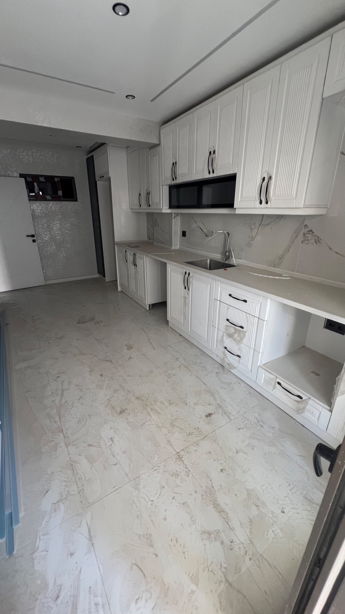 TURGUTLU SATILIK YENİ MAH OTOPARKLI ASANSÖRLÜ 3+1 DAİRE