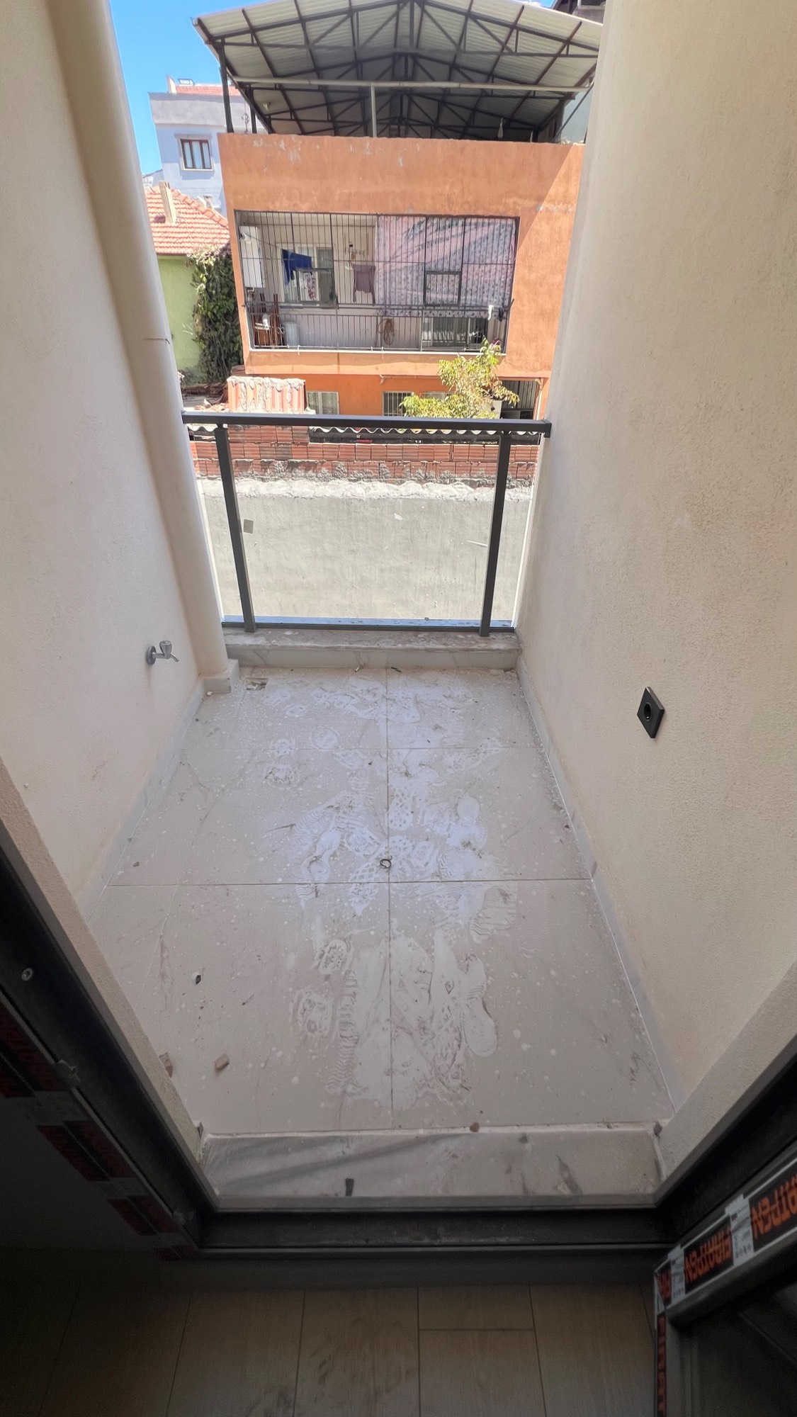 TURGUTLU SATILIK YENİ MAH OTOPARKLI ASANSÖRLÜ 3+1 DAİRE