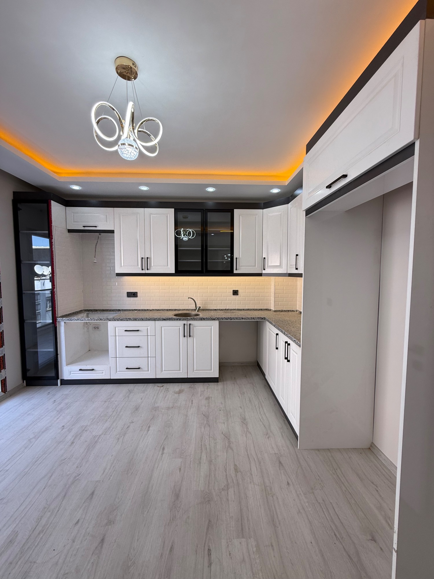 TURGUTLU SATILIK TURGUTLAR MAH 2+1 LÜKS DAİRE