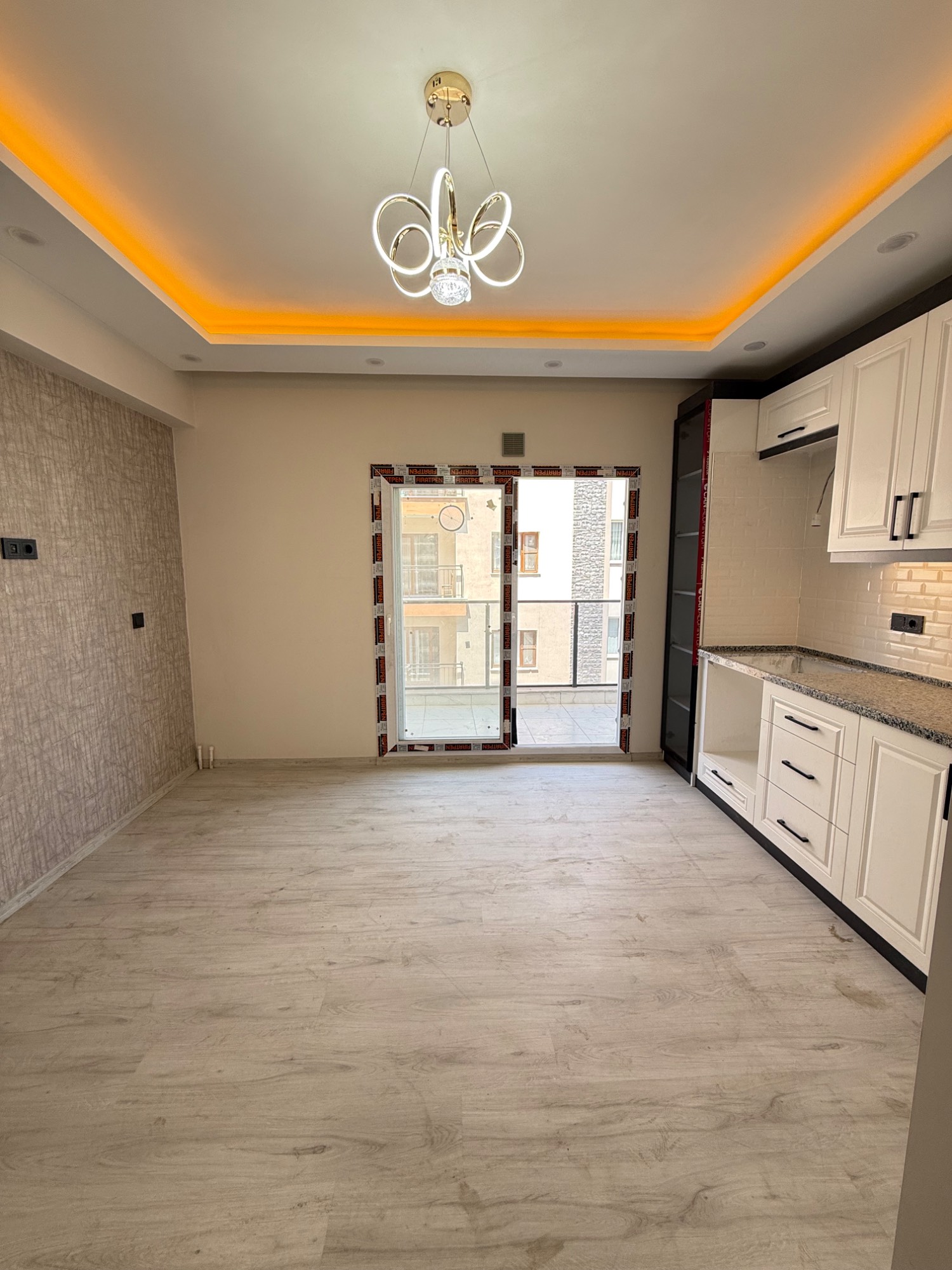 TURGUTLU SATILIK TURGUTLAR MAH 2+1 LÜKS DAİRE