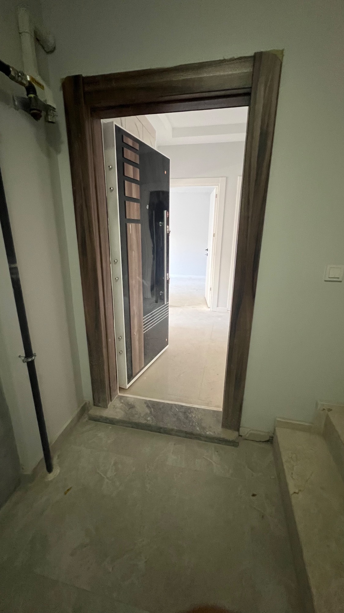 TURGUTLU SATILIK CUMHURİYET MAH KERVANYOLUNDA GENİŞ 2+1 ARAKAT DAİRE