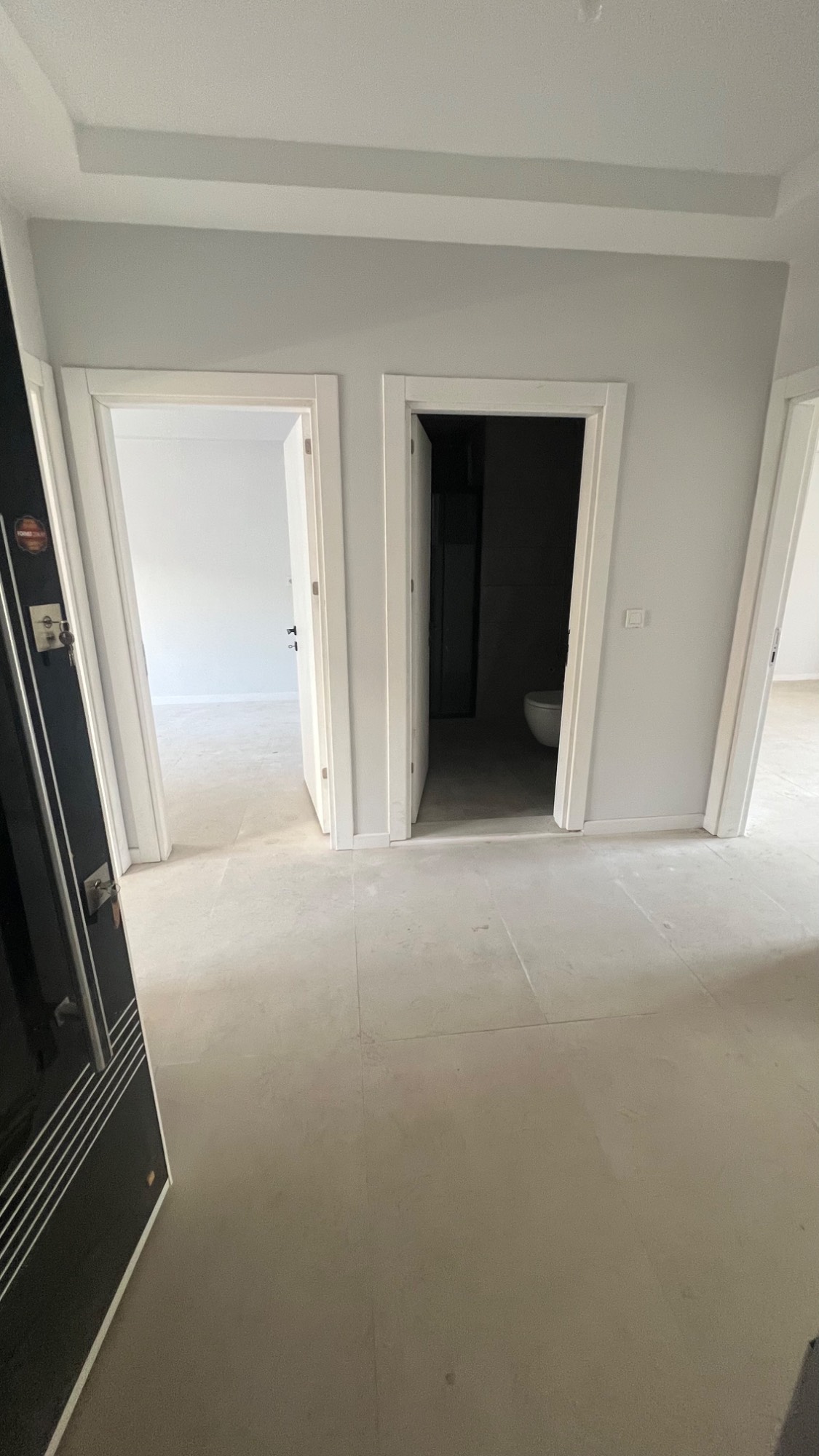 TURGUTLU SATILIK CUMHURİYET MAH KERVANYOLUNDA GENİŞ 2+1 ARAKAT DAİRE