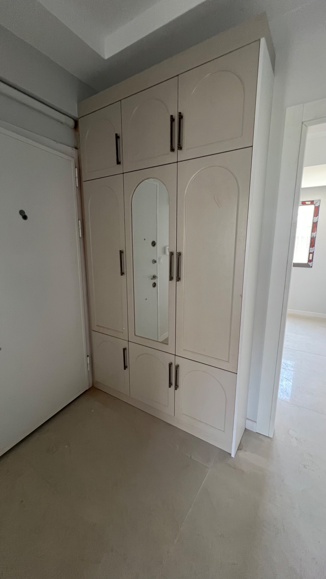 TURGUTLU SATILIK CUMHURİYET MAH KERVANYOLUNDA GENİŞ 2+1 ARAKAT DAİRE