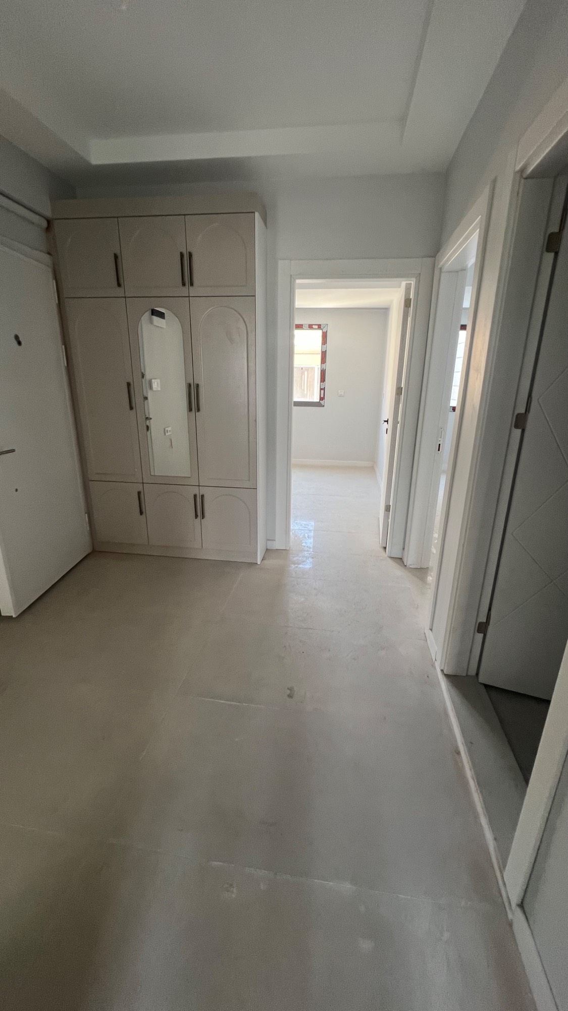 TURGUTLU SATILIK CUMHURİYET MAH KERVANYOLUNDA GENİŞ 2+1 ARAKAT DAİRE