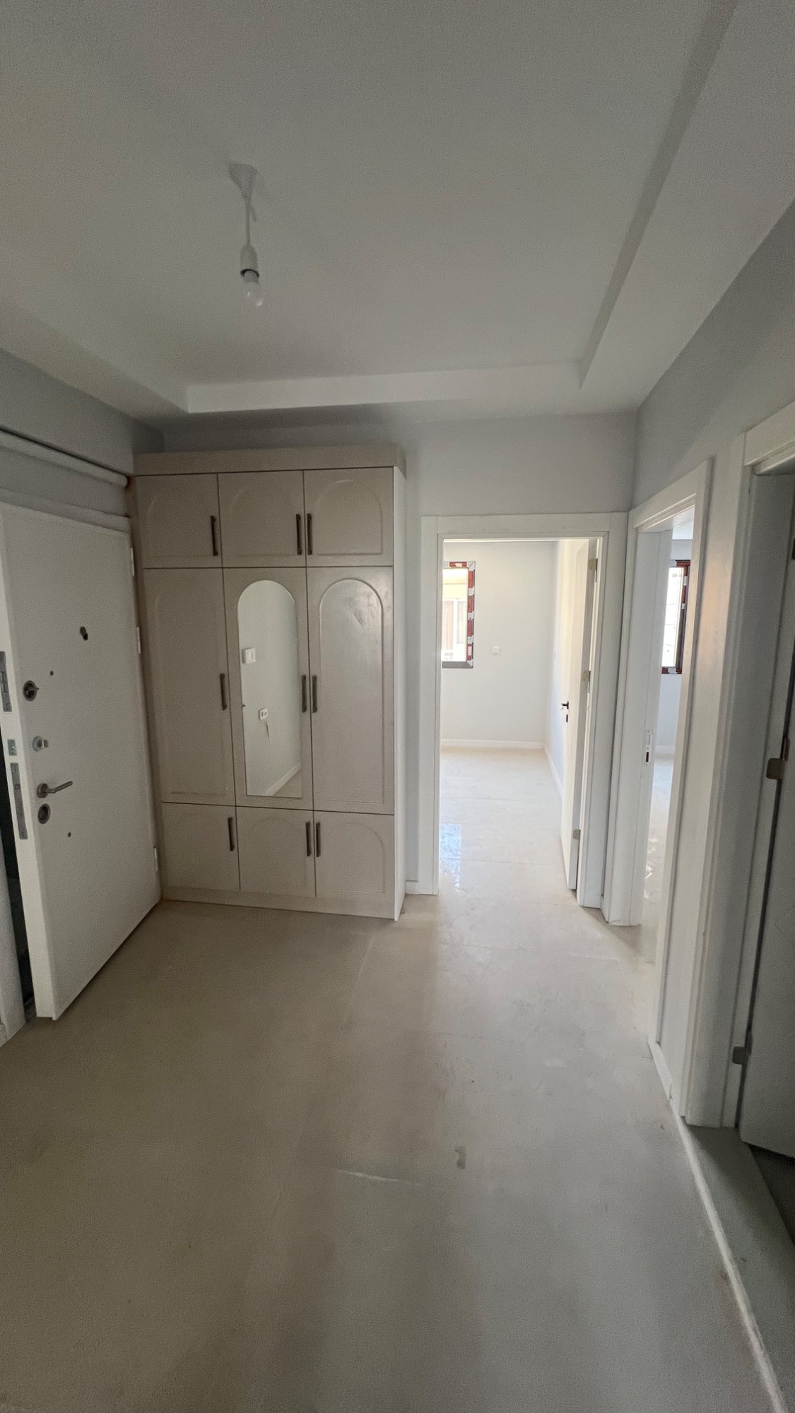 TURGUTLU SATILIK CUMHURİYET MAH KERVANYOLUNDA GENİŞ 2+1 ARAKAT DAİRE