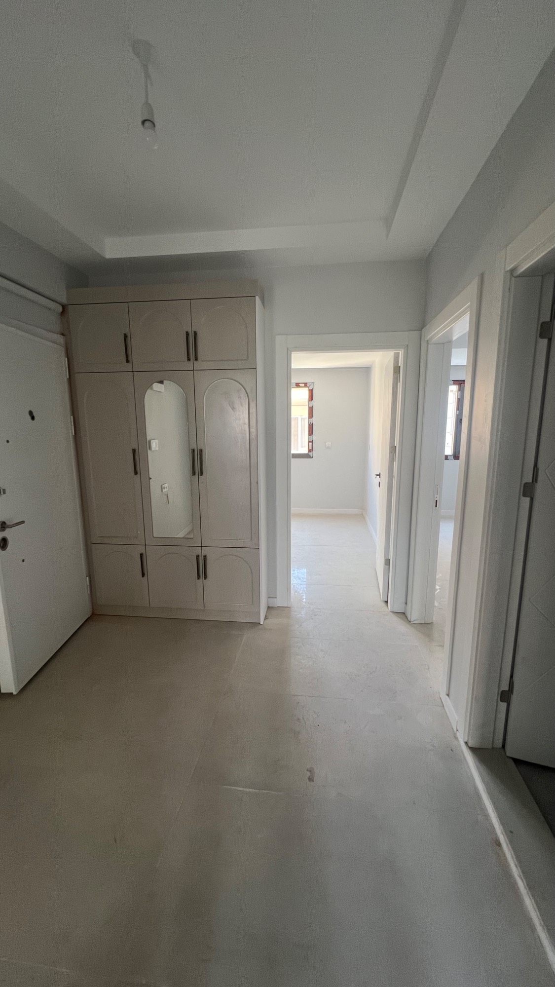 TURGUTLU SATILIK CUMHURİYET MAH KERVANYOLUNDA GENİŞ 2+1 ARAKAT DAİRE