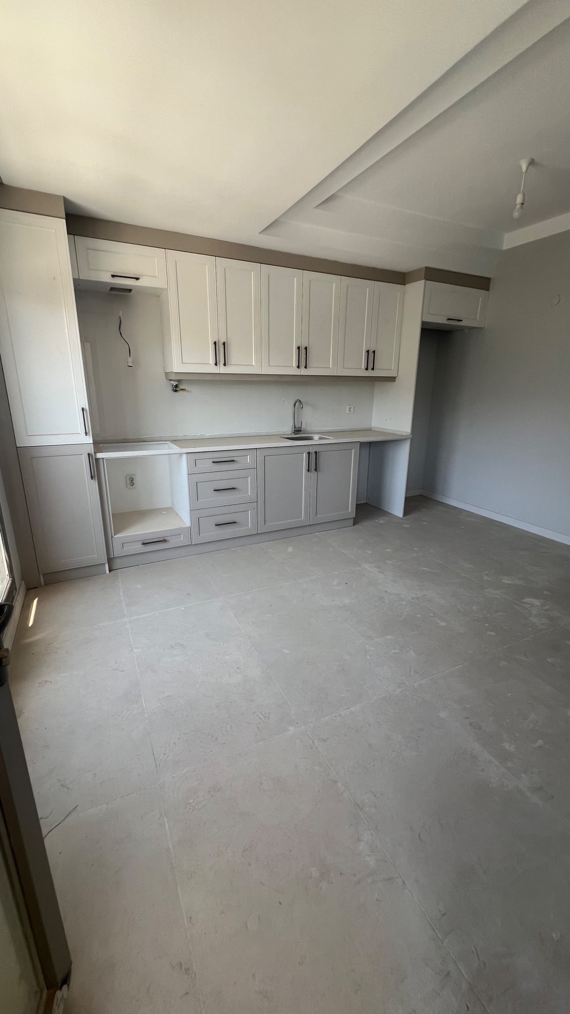 TURGUTLU SATILIK CUMHURİYET MAH KERVANYOLUNDA GENİŞ 2+1 ARAKAT DAİRE