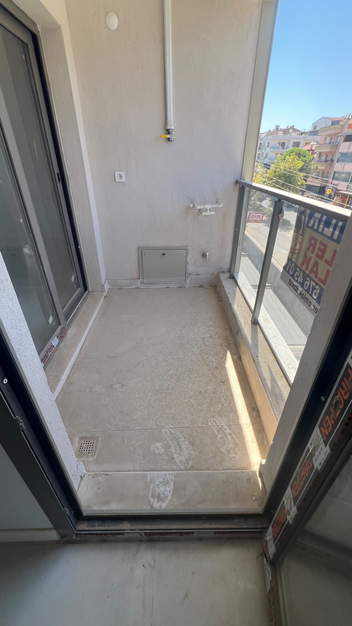 TURGUTLU SATILIK CUMHURİYET MAH KERVANYOLUNDA GENİŞ 2+1 ARAKAT DAİRE