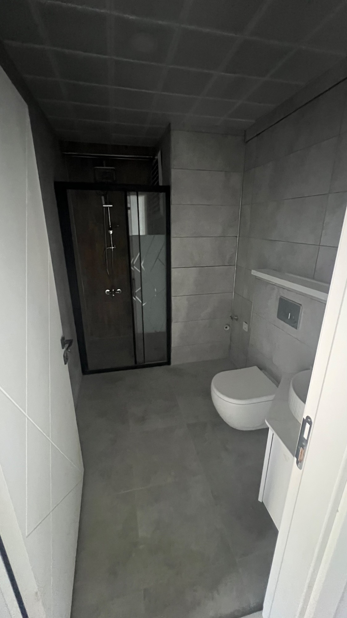 TURGUTLU SATILIK CUMHURİYET MAH KERVANYOLUNDA GENİŞ 2+1 ARAKAT DAİRE
