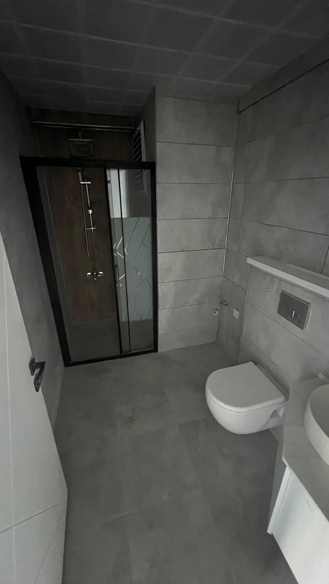 TURGUTLU SATILIK CUMHURİYET MAH KERVANYOLUNDA GENİŞ 2+1 ARAKAT DAİRE