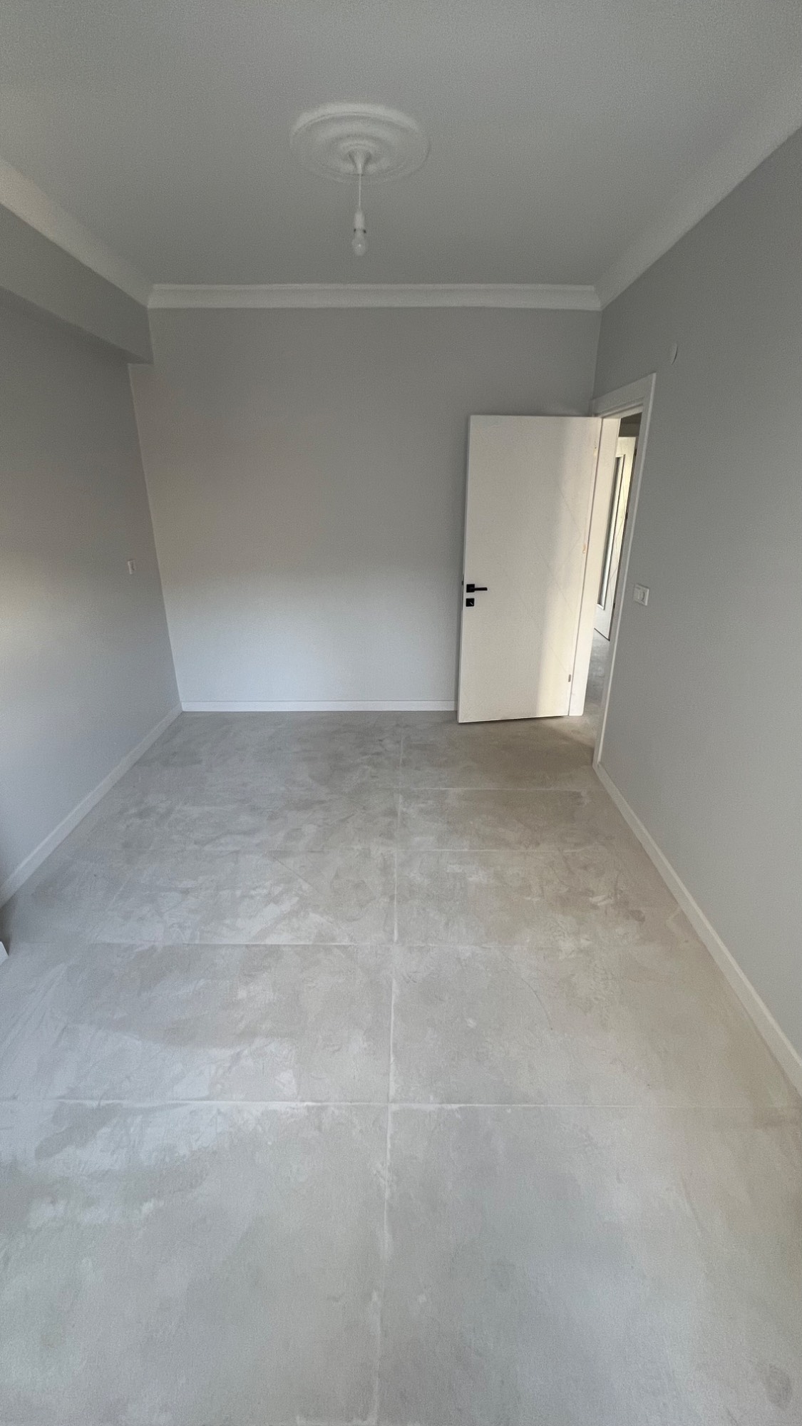 TURGUTLU SATILIK CUMHURİYET MAH KERVANYOLUNDA GENİŞ 2+1 ARAKAT DAİRE