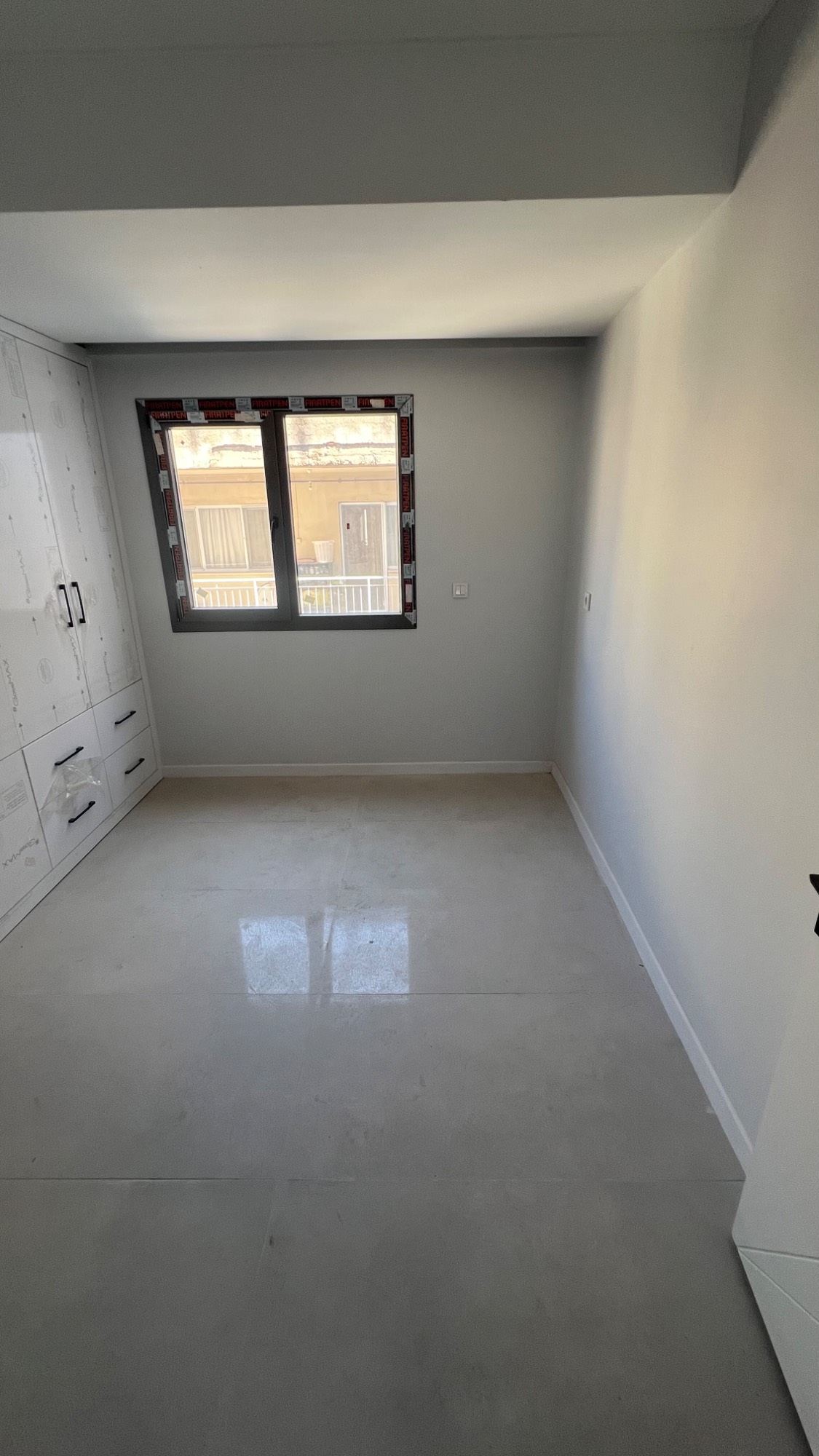 TURGUTLU SATILIK CUMHURİYET MAH KERVANYOLUNDA GENİŞ 2+1 ARAKAT DAİRE