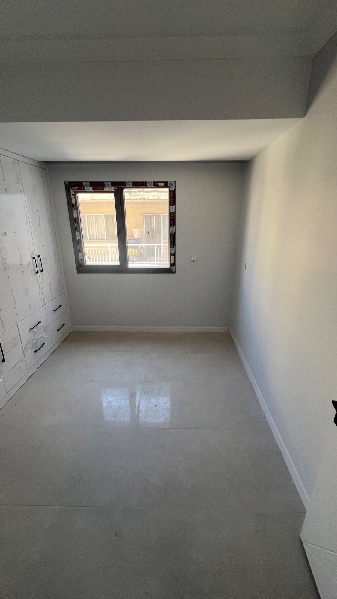 TURGUTLU SATILIK CUMHURİYET MAH KERVANYOLUNDA GENİŞ 2+1 ARAKAT DAİRE