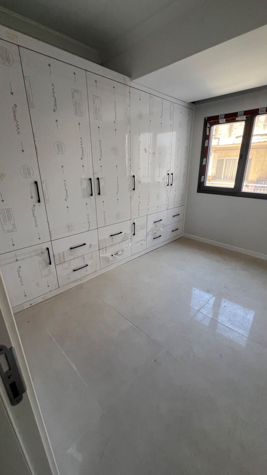 TURGUTLU SATILIK CUMHURİYET MAH KERVANYOLUNDA GENİŞ 2+1 ARAKAT DAİRE