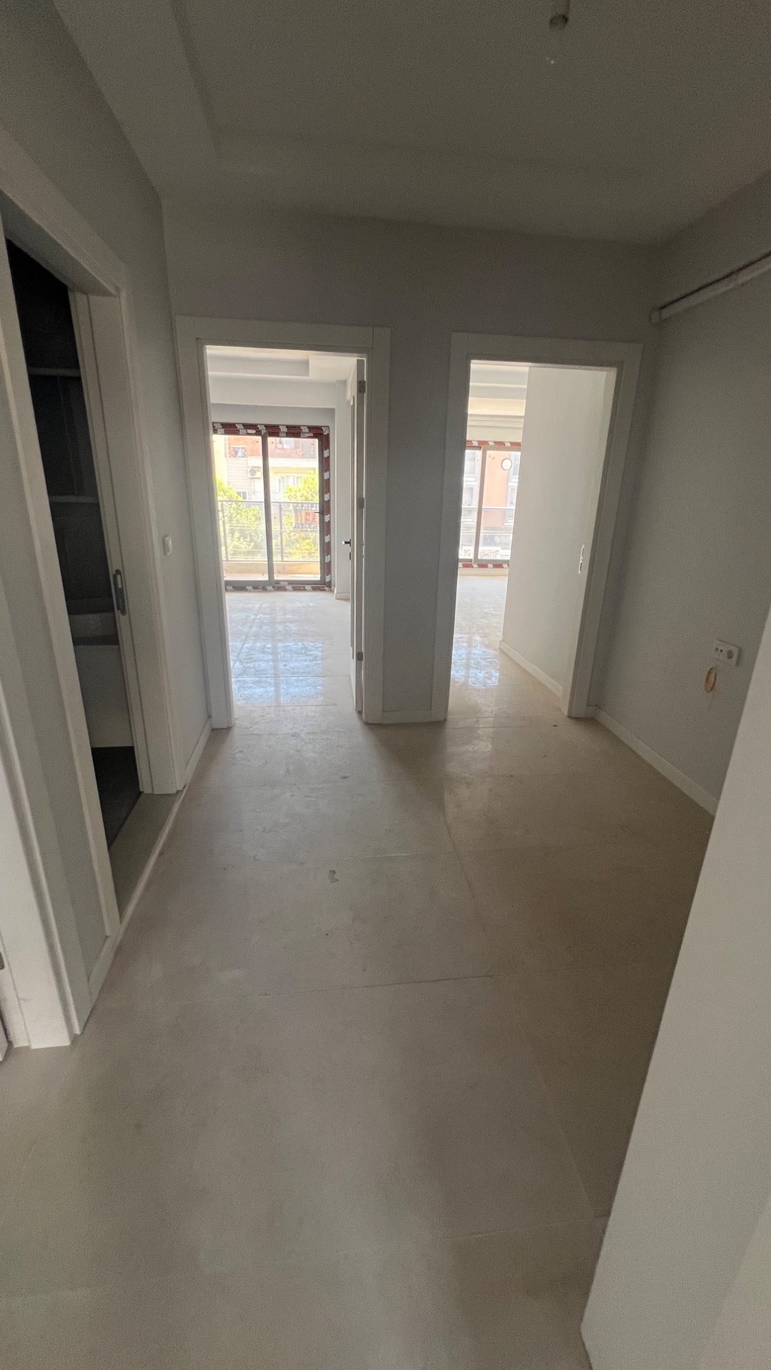 TURGUTLU SATILIK CUMHURİYET MAH KERVANYOLUNDA GENİŞ 2+1 ARAKAT DAİRE