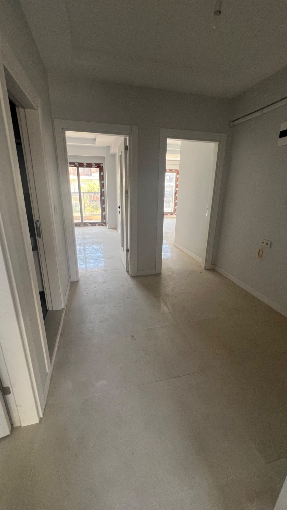 TURGUTLU SATILIK CUMHURİYET MAH KERVANYOLUNDA GENİŞ 2+1 ARAKAT DAİRE