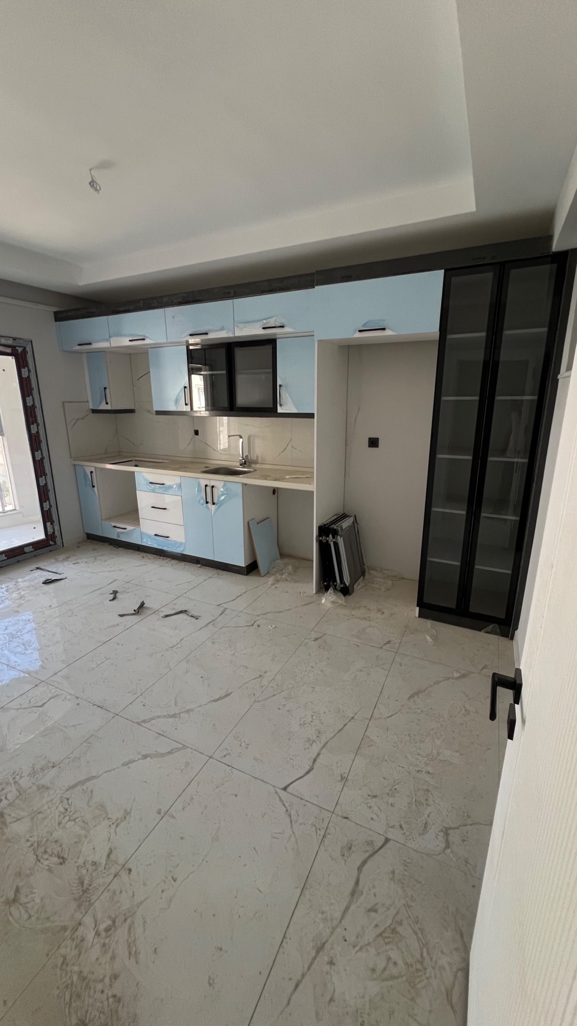 TURGUTLU SATILIK YENİ MAH 147 M² ALTTAN ISITMALI ARA KAT 3+1 DAİRE