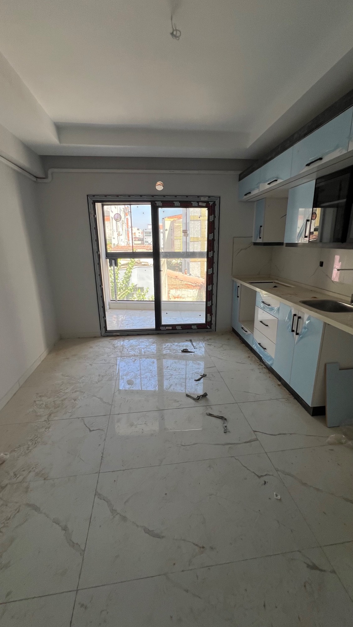 TURGUTLU SATILIK YENİ MAH 147 M² ALTTAN ISITMALI ARA KAT 3+1 DAİRE