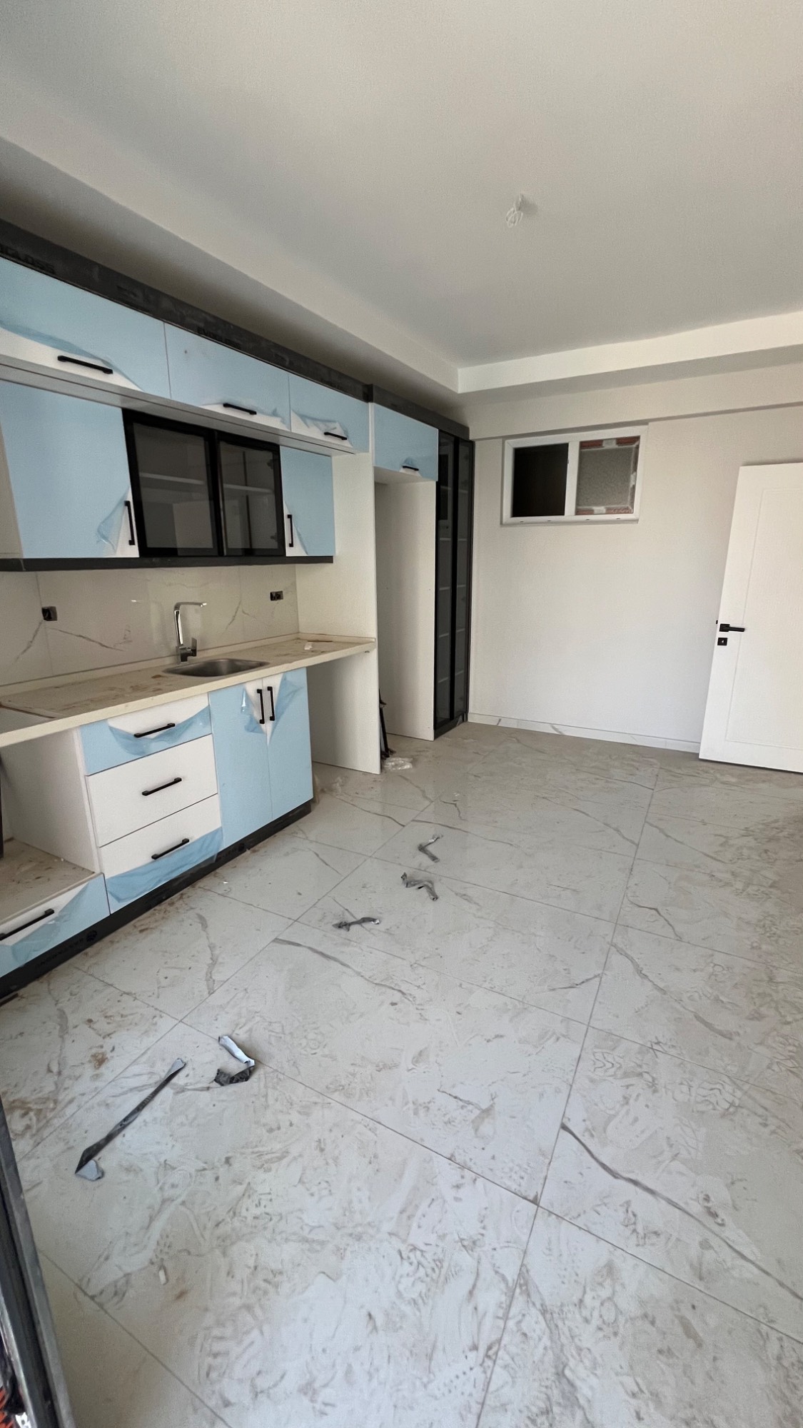 TURGUTLU SATILIK YENİ MAH 147 M² ALTTAN ISITMALI ARA KAT 3+1 DAİRE