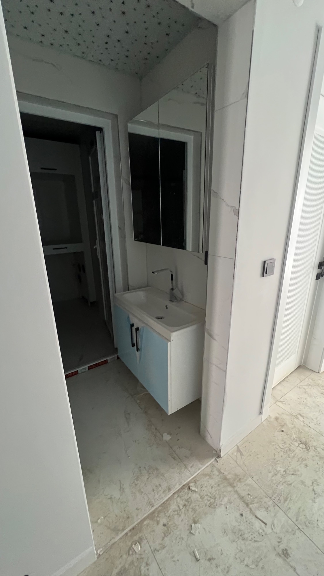 TURGUTLU SATILIK YENİ MAH 147 M² ALTTAN ISITMALI ARA KAT 3+1 DAİRE