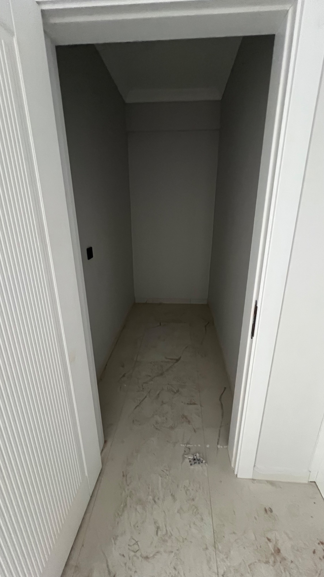 TURGUTLU SATILIK YENİ MAH 147 M² ALTTAN ISITMALI ARA KAT 3+1 DAİRE