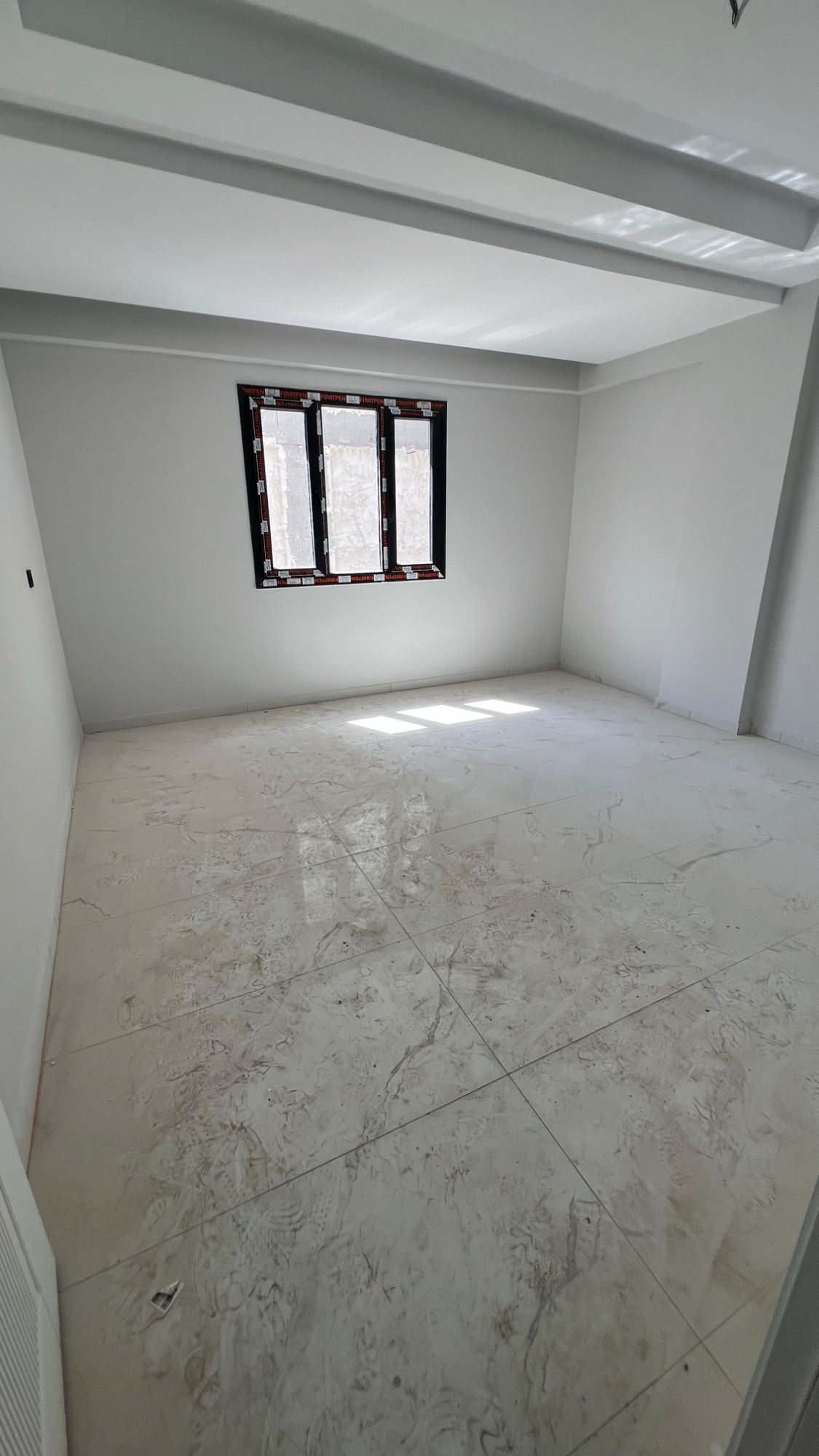TURGUTLU SATILIK YENİ MAH 147 M² ALTTAN ISITMALI ARA KAT 3+1 DAİRE