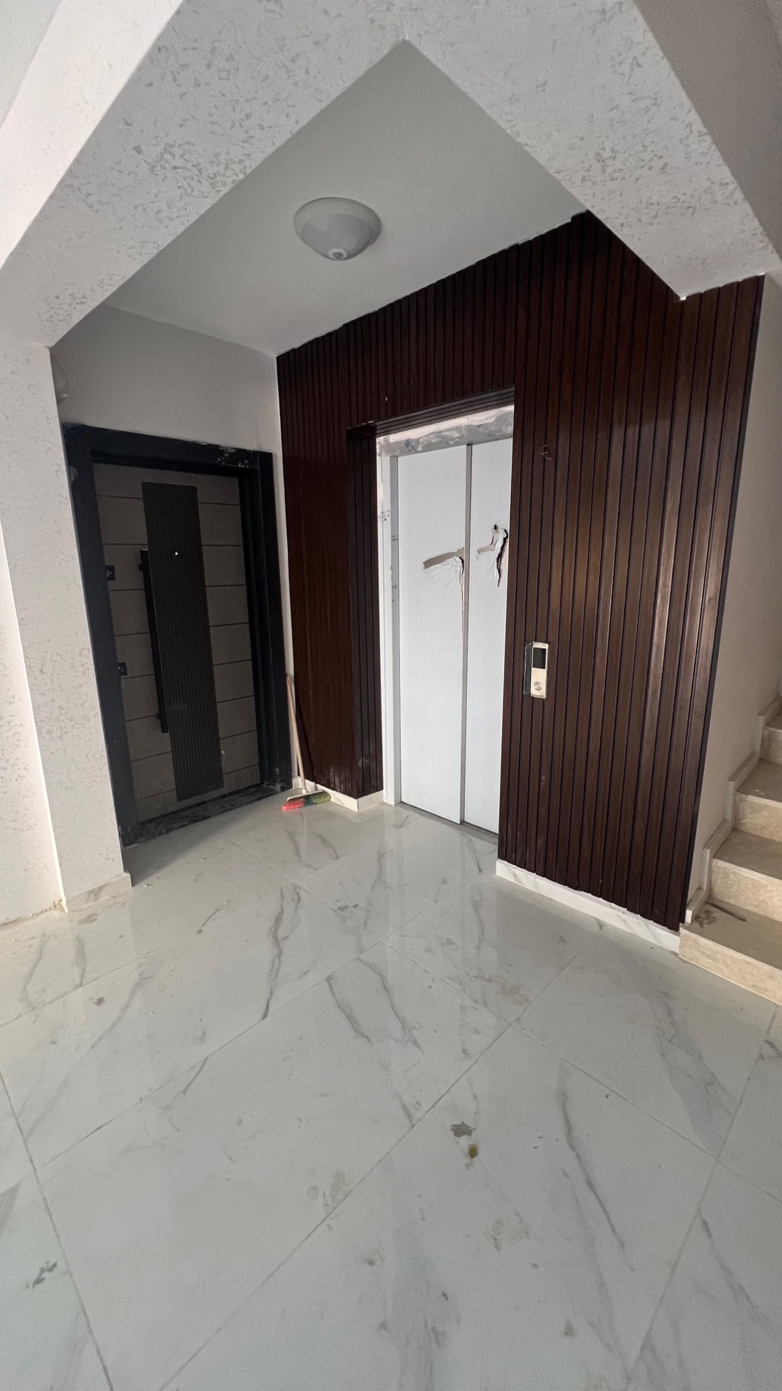 TURGUTLU SATILIK SUBAŞI MAH ARKA KAT ASANSÖRLÜ 2 + 1 DAİRE