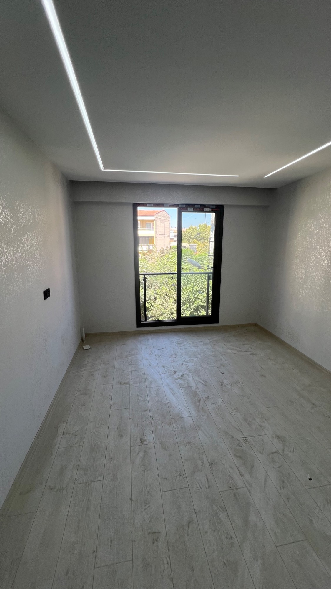 TURGUTLU SATILIK SUBAŞI MAH ARKA KAT ASANSÖRLÜ 2 + 1 DAİRE