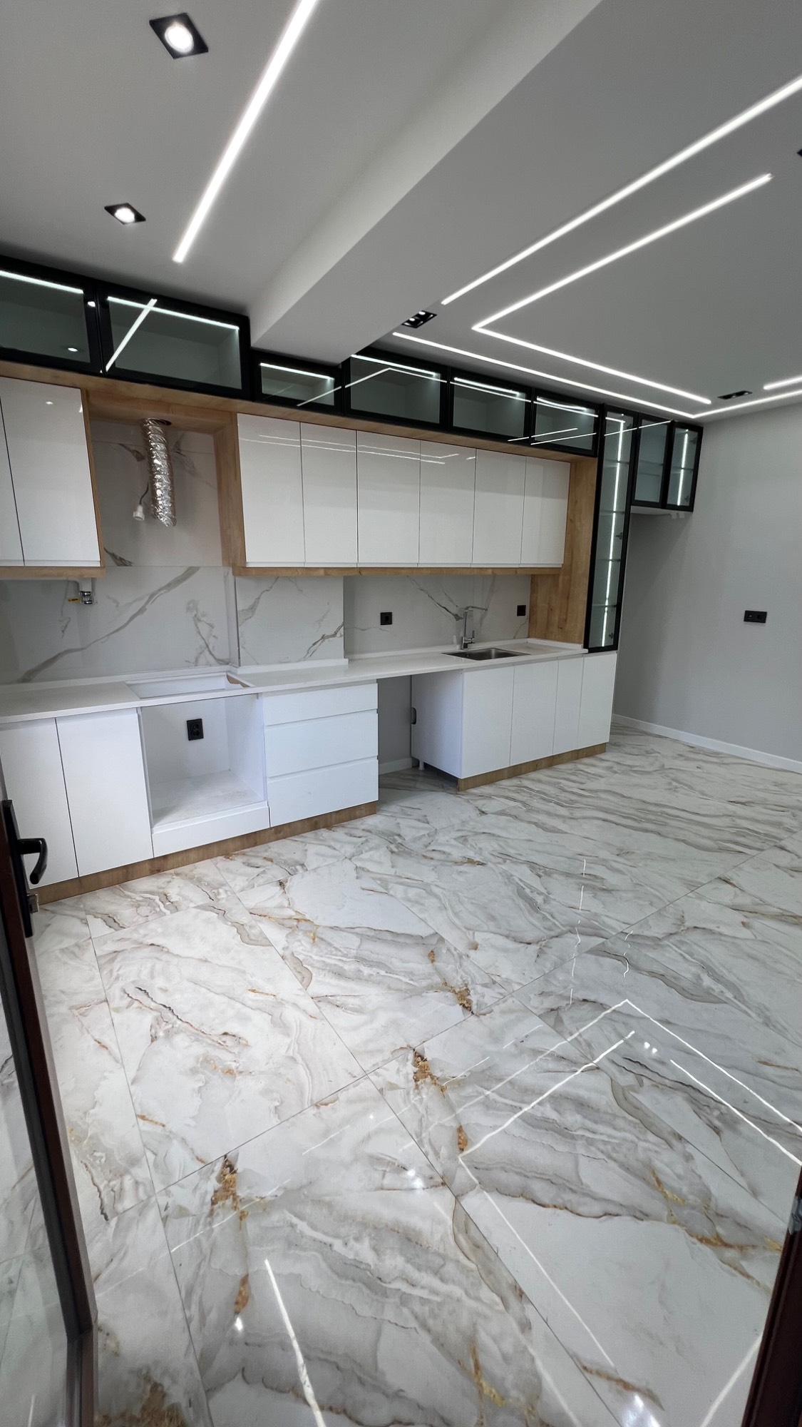 TURGUTLU SATILIK SELVİLİTEPE MAH SELVİTEPE MUSAL YAKINI 95 M2 2+1 SIFIR DAİRE