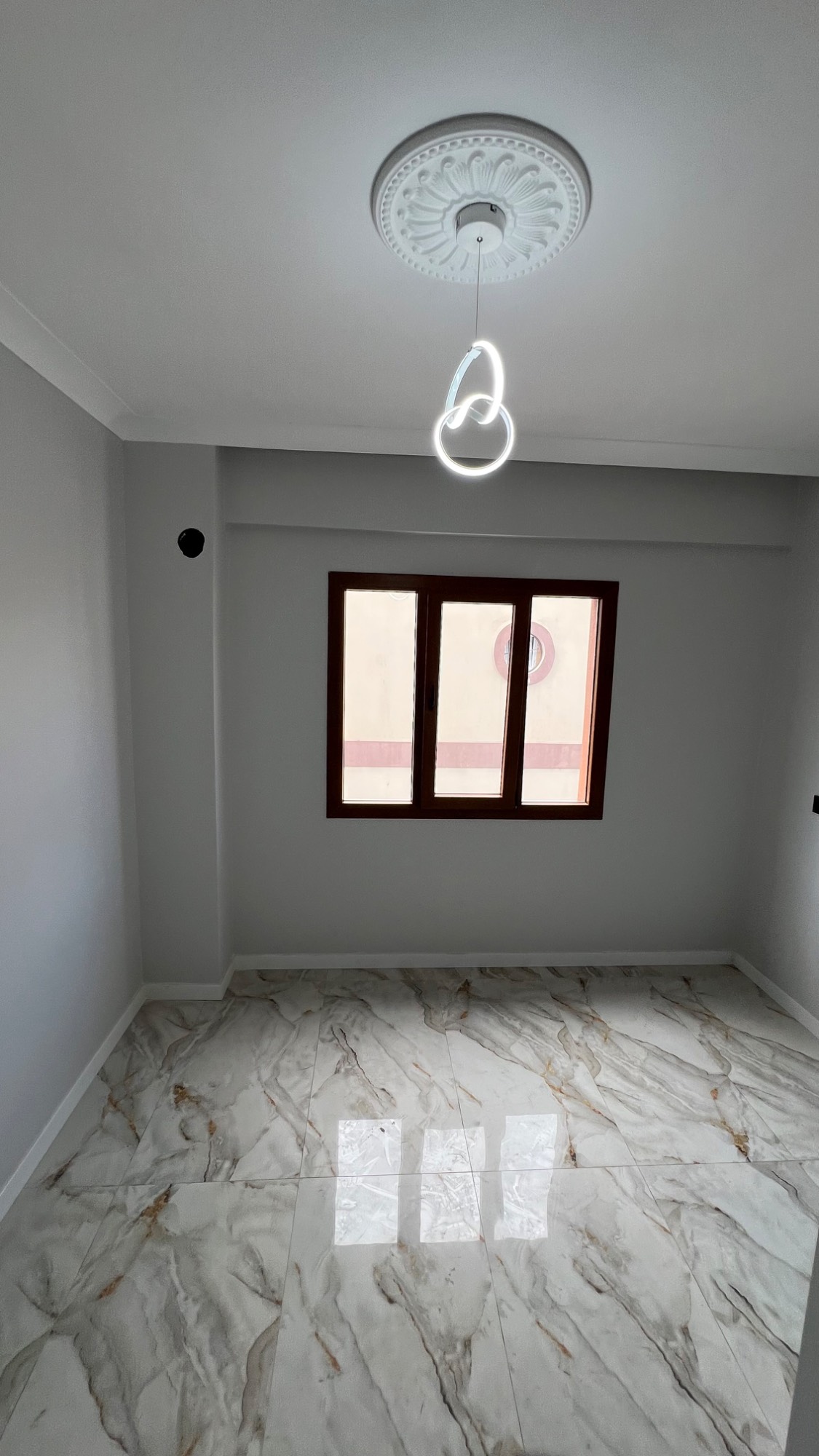 TURGUTLU SATILIK SELVİLİTEPE MAH SELVİTEPE MUSAL YAKINI 95 M2 2+1 SIFIR DAİRE
