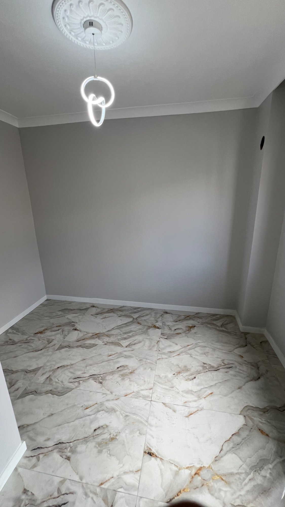 TURGUTLU SATILIK SELVİLİTEPE MAH SELVİTEPE MUSAL YAKINI 95 M2 2+1 SIFIR DAİRE