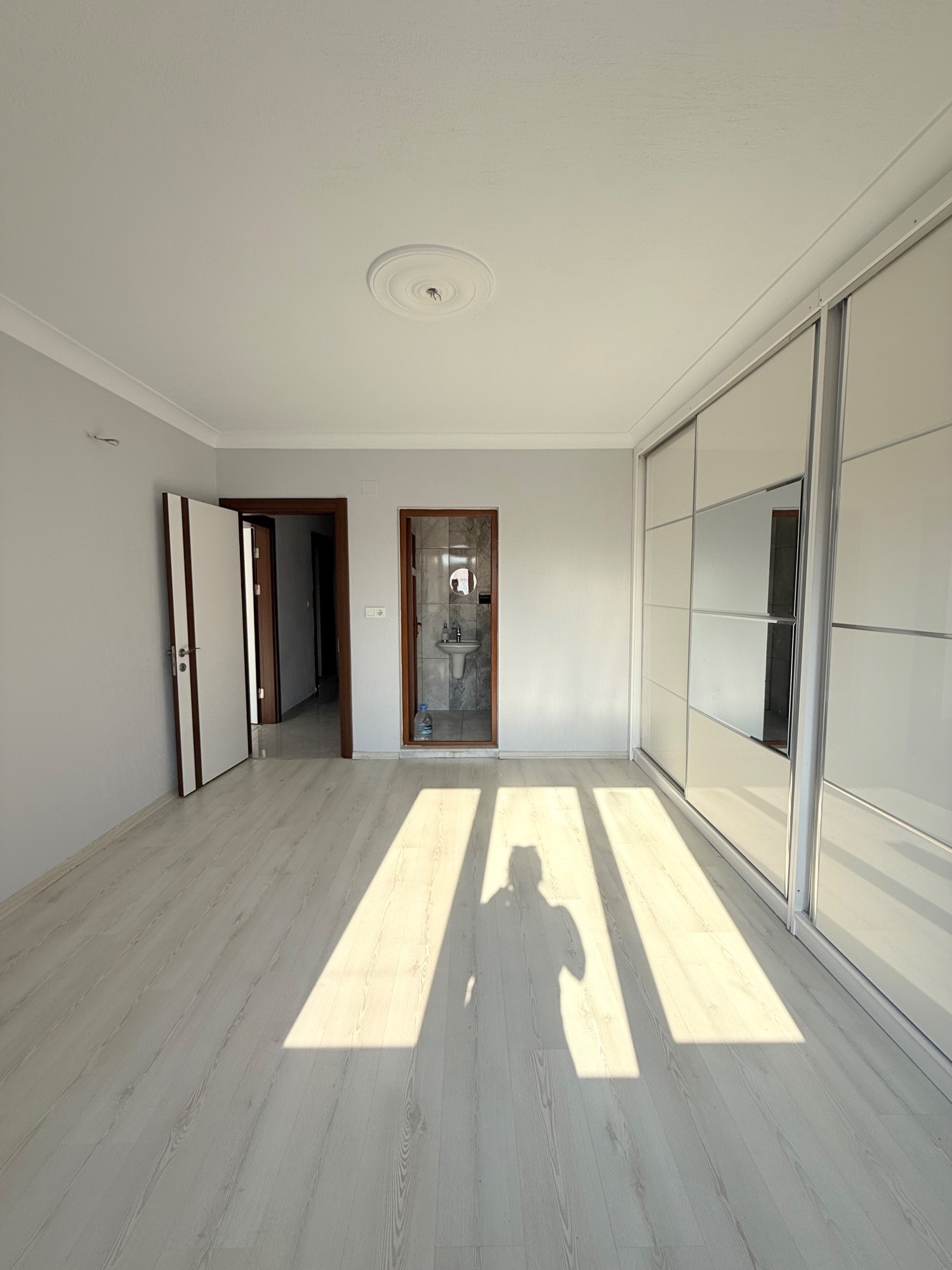 TURGUTLU KİRALIK ŞEHİTLER MAH 3+1 180M2 DAİRE