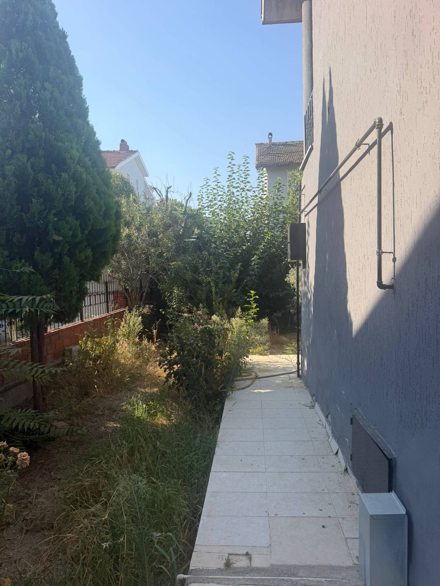 TURGUTLU KIRALIK ERGENEKON MAH EŞYALI EŞYASIZ TRİPLEKS VİLLA