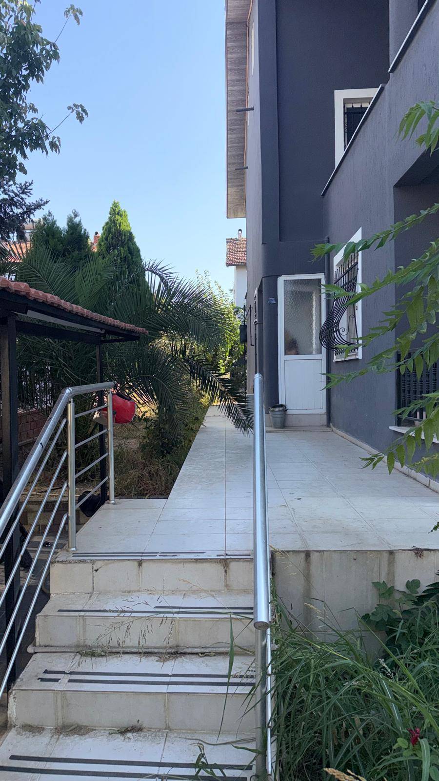 TURGUTLU KIRALIK ERGENEKON MAH EŞYALI EŞYASIZ TRİPLEKS VİLLA